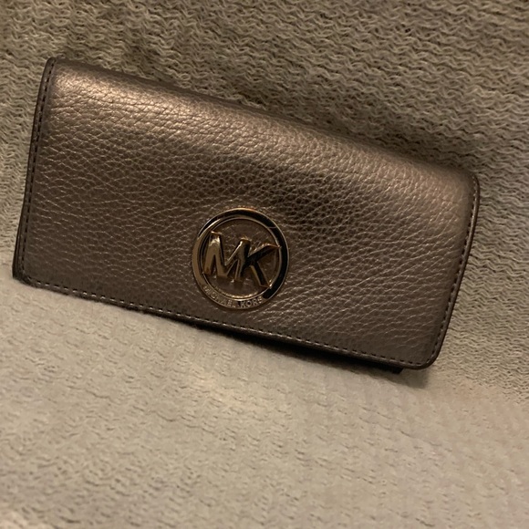 Michael Kors Leather Tri-Fold Wallet - Picture 1 of 3